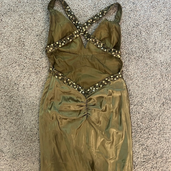 Green Evening Gown - Picture 4 of 9